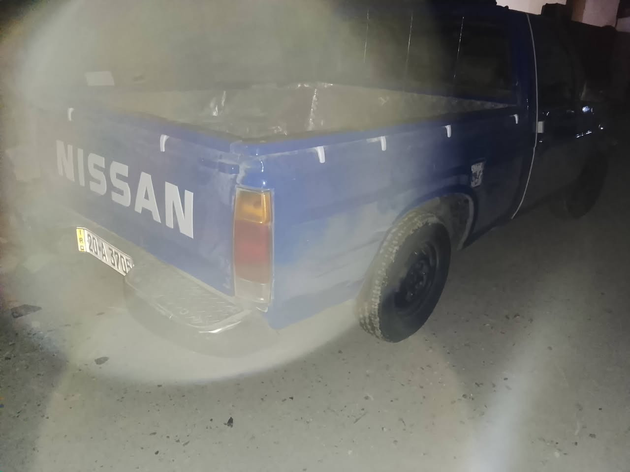 السلام عليكم بيكب للبيع موديل 1991 معمره جديد المكينه والكير حاوية السيارة كلش حلوة ومتعوب عليها تخم تايرات جدد كير اوتوماتيك رقم ديالى بسم جاري تحويل مباشر السعر 39 العنوان بغداد البياع هاتف ***********
