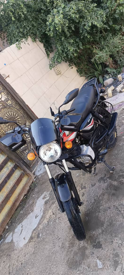 دراجة بوكسر 2021 كلاسك مكفولة مكينة ناعمة تخبل اوراق كاملةلايت دبل رماش كفرات نظيفة السعر مليون و100مكاني بغداد ***********4
