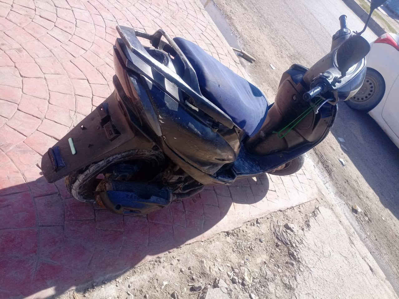 سلام عليكم ماكس 140للبيع دراجه شغاله بس بيه دخان مكاني زعفرانيه دراجه حلوه مال شغل سعر200وبيه مجال قليل رجاء لمو شراي ليتعبني رقم ***********
