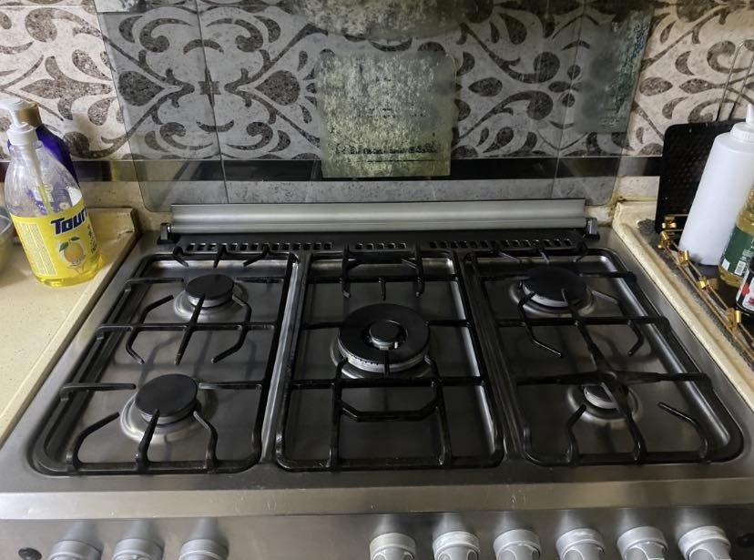 طباخ للبيع
***********
