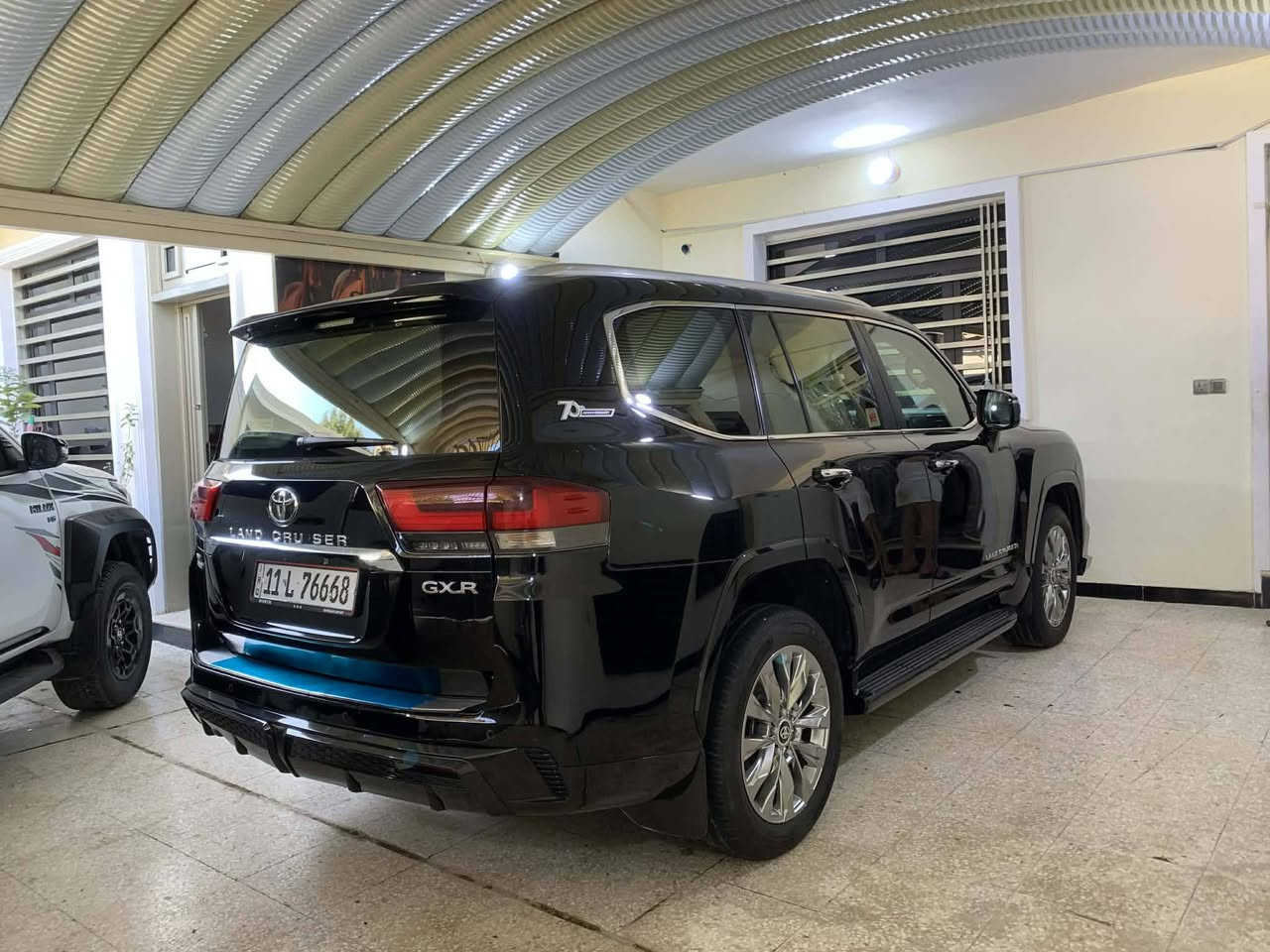 سلام عليكم عندي سياره للبيع لاندكروز موديل 2022 رقم بغداد دولي ماشيه 40 ألف سيارة توين تيربو فول فول مواصفات سياره جديده وحلوه عنوان بغداد ولشراي يتصل على ***********
