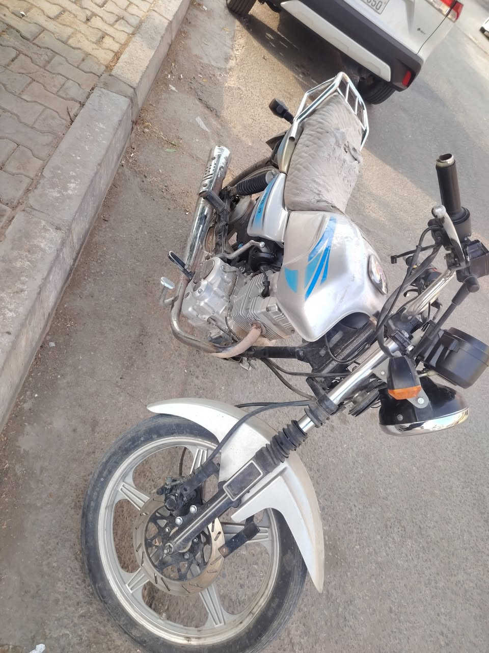 للبيع  متوازي
دايوان 
 أوراق اصولي محرك ما مفتوح نضيف موديل ٢٠ ناقصه بس غسل مليون و١٥٠
***********
