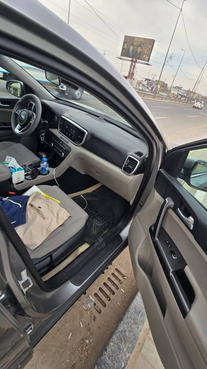 كيا سبورتج مديل ٢٠ وارد امريكي حادثه فقط دعاميه اماميه بدون داخل ولا شاصي وهنا بل عراق صار بيه بارد بل باب الامامي الايمن وباقي لسياره مكفول مكينه كير مكفولات ع فحص لسياره فول مواصفات عد لفتحه لسياره جديده وجاهزه من كلشي رقم بصره ومكاني بصره لسعر ١٦٥ وبيه مجال مامتواجد ع نت للستفسار *********** البصرة, العراق
