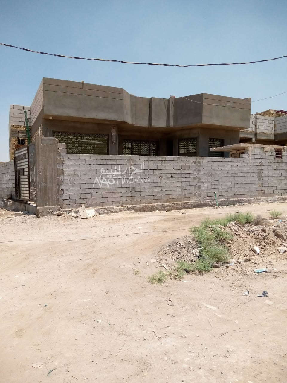 السلام عليكم دار للبيع طريق سيد محيل قرب عرصات حجي هندي قرب مول القمة بيت ركن على شارعين للتواصل هاذا رقمي+عرصة 200/قريبة على البيت ***********
