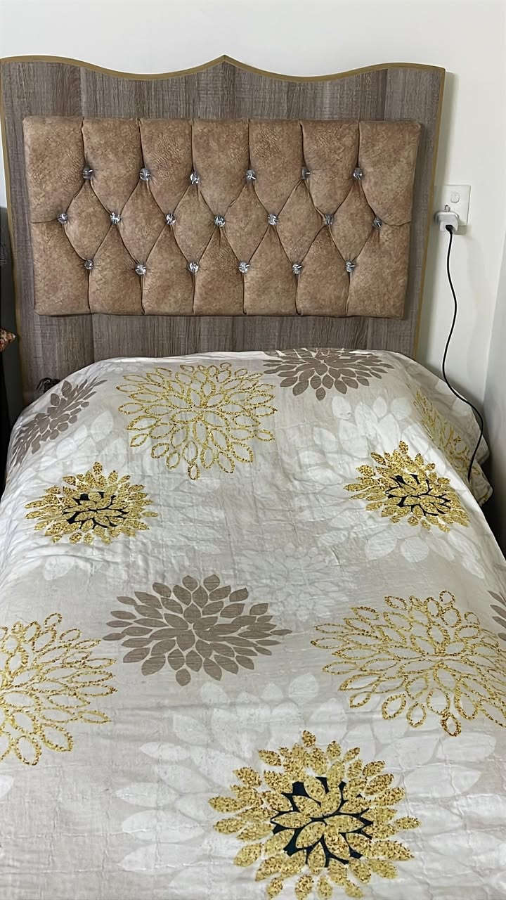 سلام عليكم سرير نفر واحد مع ميز تلفزون السعر عل خاص


**إذا كنت صاحب هذا الإعلان وتريد حذفه لأي سبب، رجاءا أرسل رسالة إلى الدعم الفني**