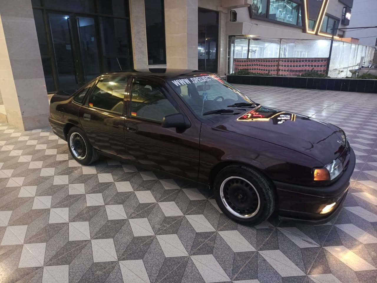 السلام عليكم اوبل فكترا حجم 20 رقم بغداد سنويه لحد 28 موديل 93 مكينه جديده لا صرف ولا تبخير كير عادي صدر امامي جديد صدر خلفي جديد ارضيه كشنات مدوشمه تخم تاير باتري جديد السياره مصبوغة فرن للجماليه كهربائيات كله شغاله السعر 44 وبيها مجال 
***********
***********
