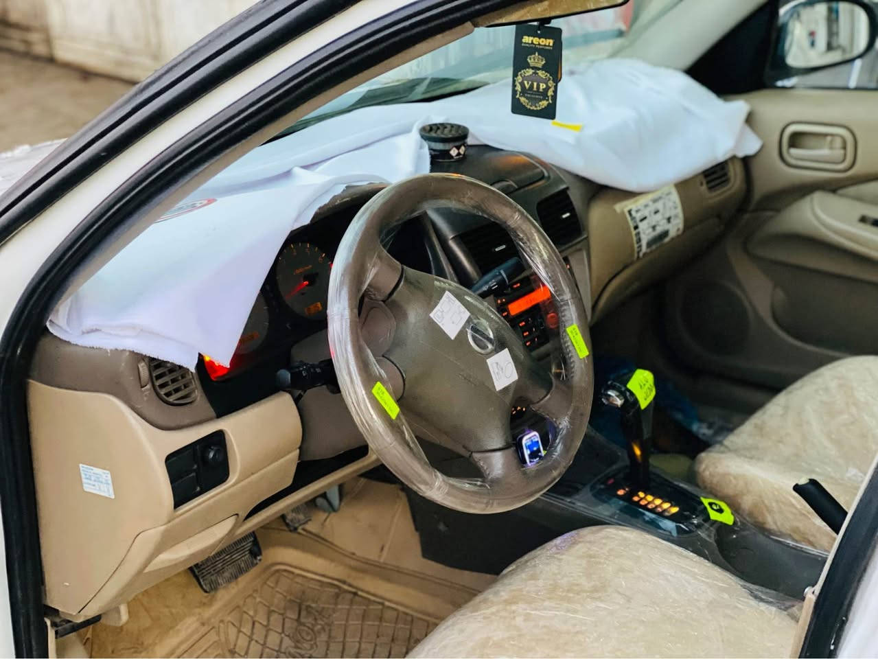 سـەرەتا بەناوی خـوا
ئـەم سـەن یەبـۆفـرۆتـن
مـۆدیـل2010
سـەنەویـو غـرامـەو ئـەوەلـیـاتـی 
بـەشـەرت سـەنـەوی بـەسـەرنەچـوە
کـامـل.بـۆیـاخـە دەعـمـی دووای هـەیـە
کـارەبـایـو گـێـڕو مـەکـیـنـەی بـێ عـەیبـە 
چـوارتـایـەی تـازەیـە تـەقـەوڕەقـەی نـییە 
چـوارجـام کارەبـاییـەجام ئۆتۆیە
گـێـڕ ئـۆتـۆ مـاتـیکـە
ئـاڵـوگـۆڕ دەکـەم بـەشـتێـک دڵـم بیـگرێـت
شـوێـن..سـەی سـادق 
***********
*********** حلبجة, السليمانية
