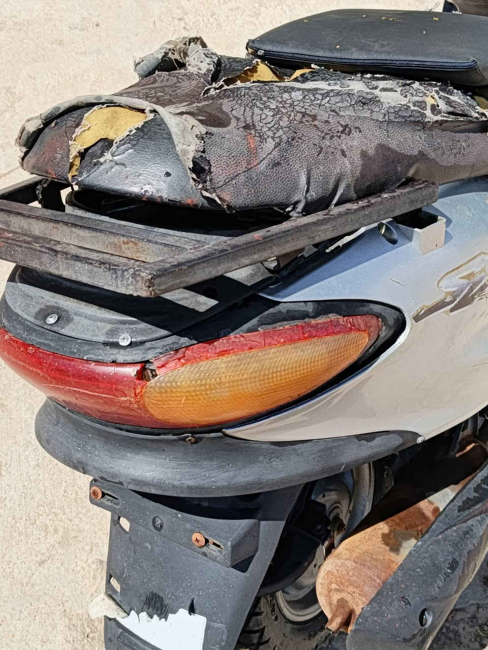 السلام عليكم عندي دراجه للبيع دلفين سعرها ١٧٥ ألف نقصها بس تغليف كشن وبطارية وهذا رقمي ***********/***********
