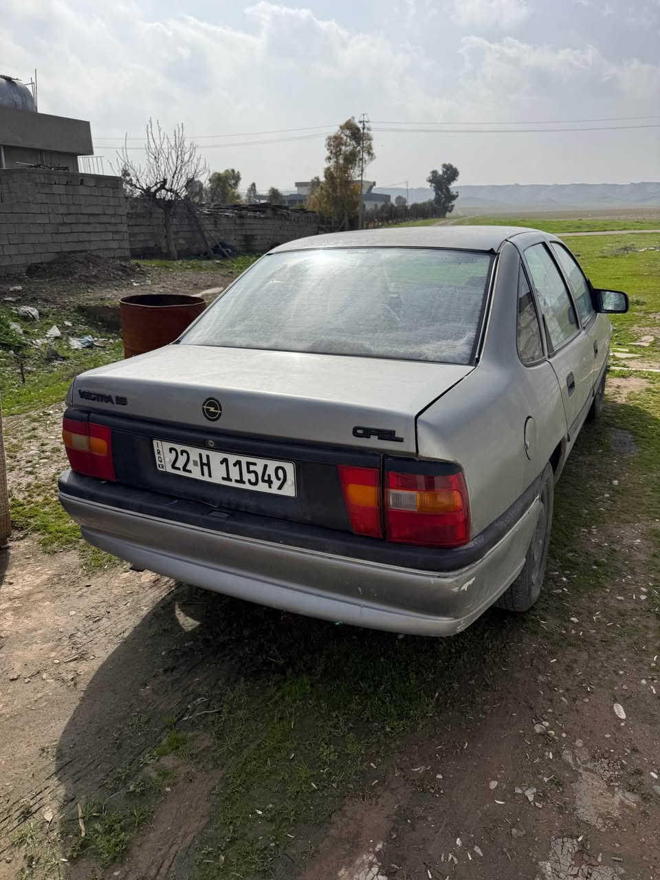 اوبل فيكتر موديل 1992 محرك 16 قايش عريض
ره قم اربيل دولي هزه جديد سنويه صارله 6 شهر منتهي 
بي دفتر بانزين باتري جديد مشط اسيرن جديد تدفيه جديد

ره قم موبايل ***********
*********** واتص اب كركوك, العراق
