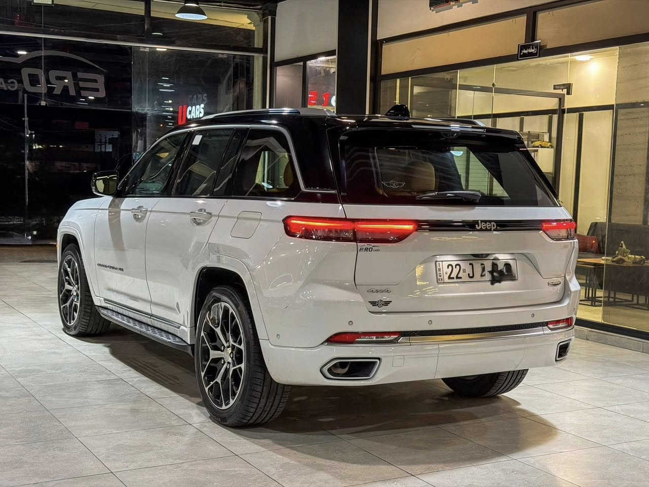 jeep grand cherokee summit reserve  2023 هارلم
جيب سومت ريزرف اعلى الموصفات موجودة بل وكالة 
وبسعر جدا حصري ومناسب اتصل وتدلل 
***********
ماشية 73KM الف
موصفات خيالية شكو ابالك موجود بيها 
-مساج
-تدفئة 
-تبريد 
-بانورما 
-دادشو 
-ثلاث شاشات امامية 
-منظور ليلي رادارد قيادة شبة ذاتية فول يعني 
-خزن بل كشنات 
-ستائر خلفية 
-نظام تعليق هوائي 
-مراية كامرة 
-وضعيات قيادة 
-كيج ديجتال 
-سماعات بوز 
وبعد هواي موصفات الكل يعرف هذا فئة ما ينقصة اي شي من موصفات
