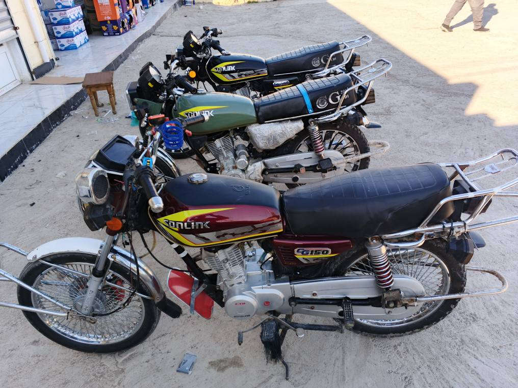 سلام عليكم دراجات للبيع سيفانات ٢٥ ثنين وتايكر ٢٤ دراجات كفاله عامه كاملات عله اخر حبايه  كلهن كاملات مكاني بعقوبة تقاطع القدس دور زراعه تواصل عله رقم ***********
