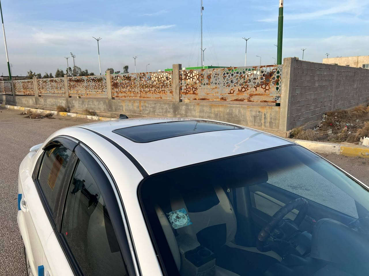 افيو موديل 2008 مسكر

فتحة سقف 

تبريد شغال 

بيها معجون وصبغ ابيع احزام 

تكم  شواصي حوض مكفول

السعر 60 وبيها مجال 

بابل القاسم 

***********
