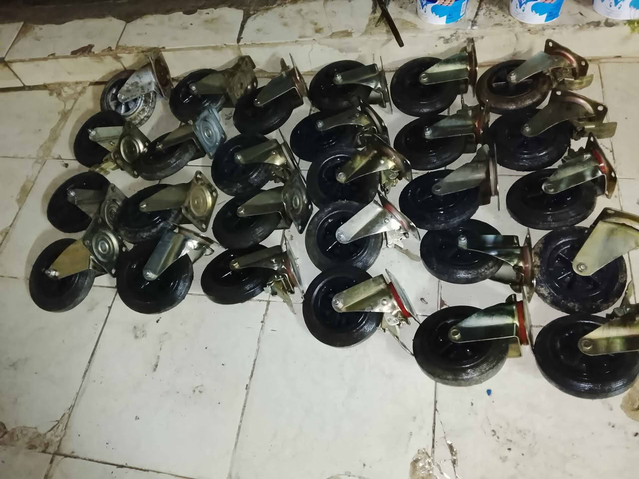 تواير سكلات 
عدد 27 
مكان دهوك سميل 
*********** دهوك, العراق
