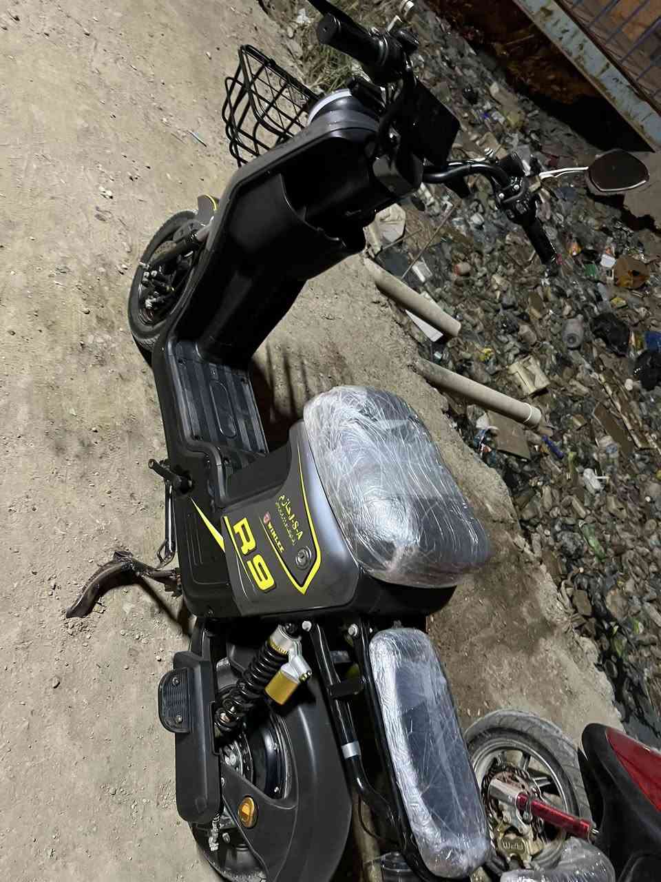 سلام عليكم
دراجه شحن للبيع جديد توني ماخذه بطاريات كلشي مابيهن فحص شرط سعره 450 بيه مجال عنوان بصره شط العرب فيحاء رقم ***********
