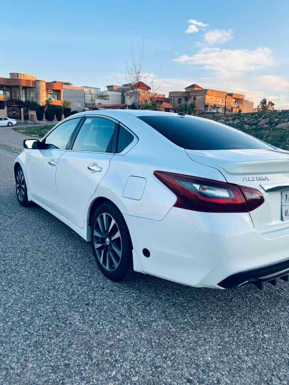 السلام عليكم 
للبيع نيسان التيما موديل 2018
رقم دهوك بسمي 
سعر  117 ورقه 
عليها غرامات مرور ٣٨٠ الف ينزل من سعره
رقم  قديم سنويه فحص وهزه كله جديد
مكينه وكير وتبريد كله بشرط وين ماتريد افحص
محرك 2500 المرغوب اربعه سلندر
مواصفات SR فول عدا فتحه
رادار امامي وخلفي وجانبي كله شغال شرط
بصمه 
ابواب بصمه 
صندوق بصمه
كشنات جلد
تحديد سرعه
تشغيل عن بعد 
شاشه وكاميرا
وبعد بيها مواصفات 
سيارا بيها جاملغ امامي + بونيت صبغ بدون دواخل
رقم شاصي موجود مع صور 
سيارا احلى من صور سيارا نظيفه ما بيها مصرف
حجر كزوز بشرط
هاتف اسيا ***********
هاتف كورك *********** واتساب
هاتف كورك *********** واتساب
عنوان سياره قضاء عقرة بعيده عن اربيل وموصل ساعه دهوك, العراق
