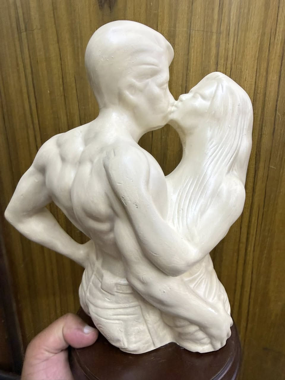 تمثال القبله اوربي المنشأ عجينه ثقيل جداً ارتفاع 31 سنتم وزن ثقيل شغل ايد ب 90 نهايته


**إذا كنت صاحب هذا الإعلان وتريد حذفه لأي سبب، رجاءا أرسل رسالة إلى الدعم الفني**
