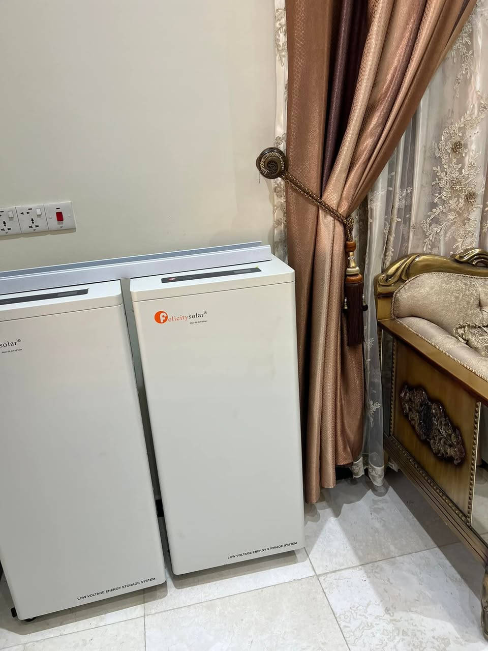 تم بعون الله تنصيب منضومة طاقة شمسية 
30امبير نهاري ليلي
/بطارية 15kw عدد2 نوع فلستي سولر 🔋
/انفيرتر 8kw نوع فلستي فولر
/الواح نوع لونجي هيمو x10 عدد 14
للمراسلة والاستفسار على الارقام ***********-***********
موقع المكتب بابل الحصوة

