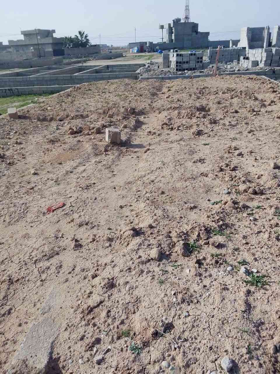 السلام عليكم قطعه 250 متر ب الدبس بيها اساس مدفون خلف مدرسه المحاسن بيع مستعجل والسعر جدا مناسب ***********
