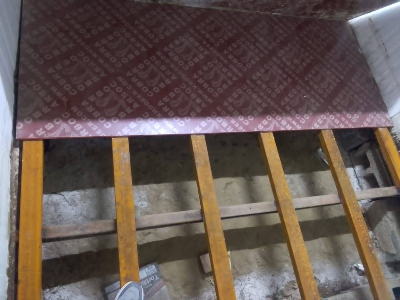 #للبيع كرفان(حاوية)  طول 6m عرض 2.5m . الارضية بلاويد خشب عدله ونضيفه و وقويه، مأسس كهرباء اناره  وبلكات. العنوان الفلوجة الشهداء 
#للاستفسار
اتصال ***********
واتساب ***********
