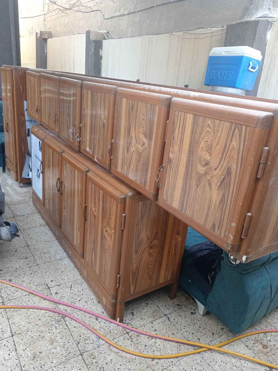 كاونتر واحد ارضي وثلاث قطع تعليق السعر 225- دولاب تعليق الملابس المنيوم السعر 50- الشراي يتصل ***********-*********** وادي حجر
