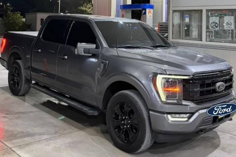 فۆرد F150 مۆدیل 2023 مواسەفات لاریت
تەنها 30 هەزار ڕۆشتووە 
مەکینە 2.7 توین تۆربۆ 
پانۆراما 
دەبڵ ئەکسل 
کوشن گەرم و سارد 
کوشن جلد 
ڕاداری پێش و پشتی 
وێنەی سۆنەرەکەیم داناوە 
هیچ مەسرەفێکی تێدانیە 
نموونە لە جوانی و پاکی 

گێر و مەکیەنەی بەشەرت 
هیچ کێشەیەکی تێدا نییە 

ژمارەی خاوەنەکەی 
***********

