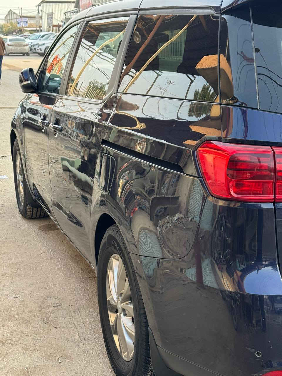 السلام عليكم 
كيه سيدونه مديل واحد وعشرين سياره حلوه موصفات بيبان كهرباء كامره تحكم ستيرن شاشه جبيره حساس خلفي حادثه خفيف بدون ارباك مكان السياره كربلاء سعره ٢٣٥ وبيه مجال ***********
