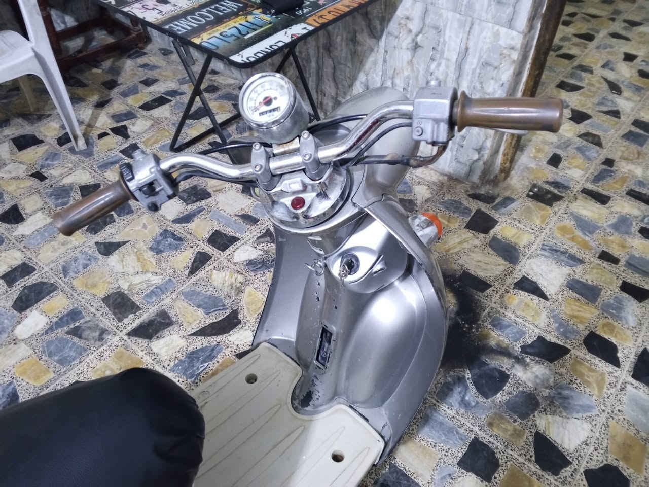 دراجه اكلاسك حلوه اتخبل كامله سعر 300مكاني مدينه الصدر رقمي ***********
