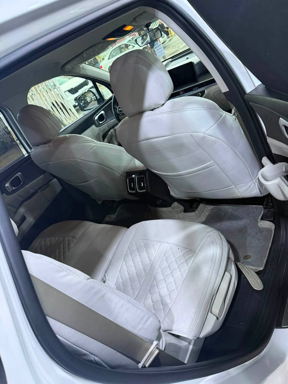 السلام عليكم سورنتو موديل 25 جديده جدا على وضع الشركة بصمه تشغيل بعد كراسي كهربائي جلد بردات خلفيه جنطة كهربائي كير ماوس سايد بريك بصمة هوتوهولد مانع انزلاق 6 سلندر جي بي اس شاشة كبيرة ماشية 38 الف مكان السيارة نجف  استفسار ***********
