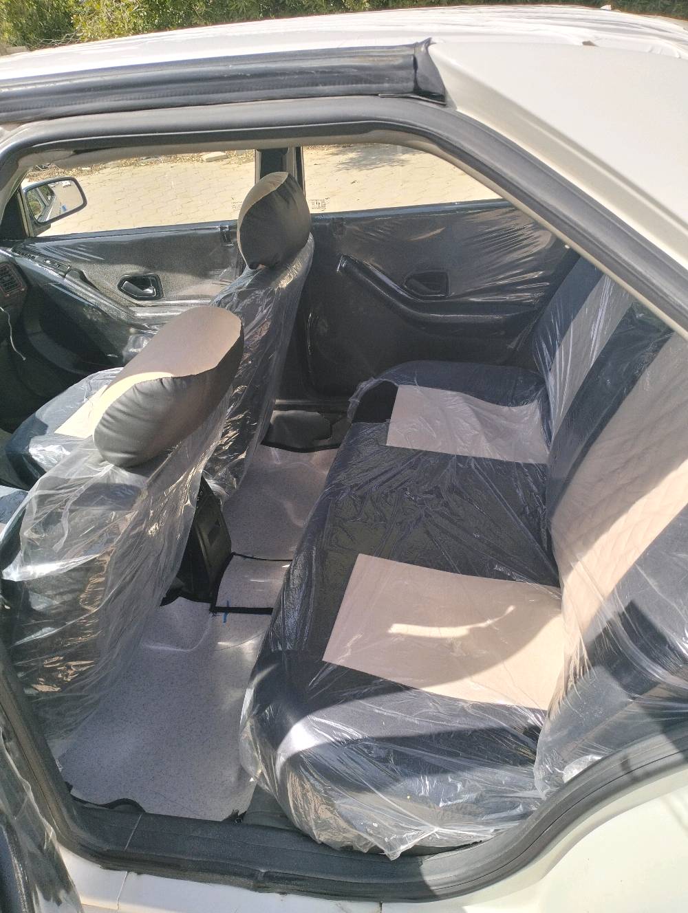 بيجو بارص موديل 15السيارة نصبتها حلوة مدوشمة كشنات ارضيات سفري  العنوان النجف رقم انكليزي راعيها يريد مداور 