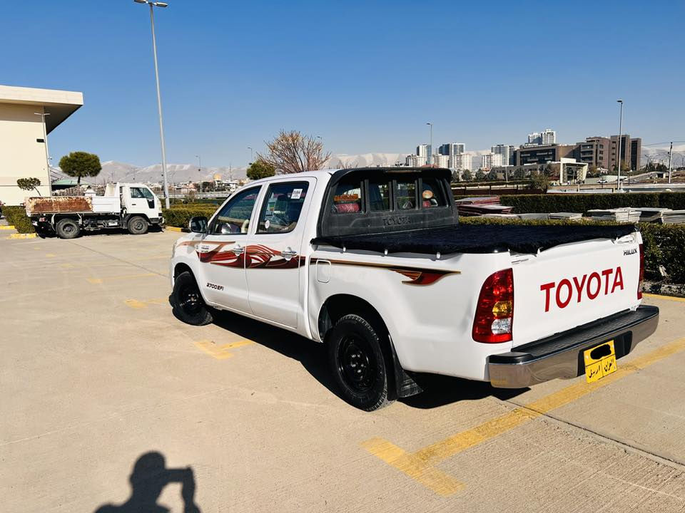 السلام عليكم للبيع بيكم تويوتاهايلوكس
موديل2010  مواصفات سعودي 
السيارة جدا نظيفة كلشي بشرط . 
مايحتاج دينار مصرف نهائيا .
شاصي 19

محرك كير كفاله. صدر حداديه جاهزة وبشرط 
سياره جاهزه من كلشي تبريد وتدفئة كلشي على بلاد 

تخم تاير جيد . مواصفات سعودي معروفه 

السعر:170وبيه مجال

رقم الهاتف:*********** 
رجاً كلشي واضح بصورة الشراي يتصل مباشراً بدون تعليق مع احترامي للجميع
