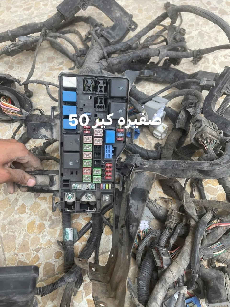 السلام عليكم غراض كصه للبيع 
تدفيه 50 
فابريتر كامل 100
ضفيره مكينه مع العقل 200 
ضفيره الكير كامله ب150
زوج مرايات 35
بدنه كامله 50 
وجه دشبول 30 
دوس 60
فان 45
شوته كامله 45 
مكاني البصره ***********
