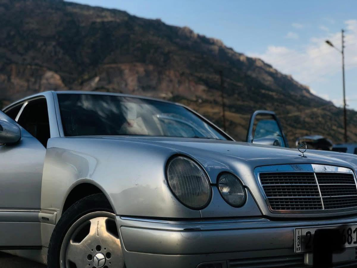 السلام عليكم
للبيع مارسيدس 1996. ام عيون 👀 
السعر 85 وبيها مجال بسيط
مكينه 320 خراطيم 
كير D4
كشنات جلد اسود 
لون سلڤر 
رقم دهوك بأسمي اتريد تحويل او وكاله
مكان السياره بغداد صليخ ال600 
***********
 ***********@
