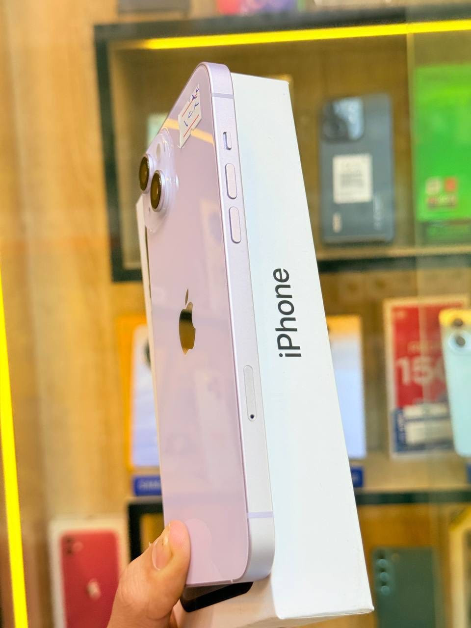 🎄🎄 عرض نهاية السنه🎄🎄
أيفون14 ابلاص ذاكره 128بطاريه92 لون مميز  جهاز جديد يخبل ممبدل بي شي وتر بروف بالحاسبه  كله نورمال وبي ضمان 5 ايام كامل ملحقاته نموذج M لاصلي نضافه 100‎%‎   كنما فاتحه من الكارتون مكاني بغداد البياع شارع13 مقابيل الحمام الريس للموبايل مجاور مكتبه ميم
السعر550 الف  
***********
