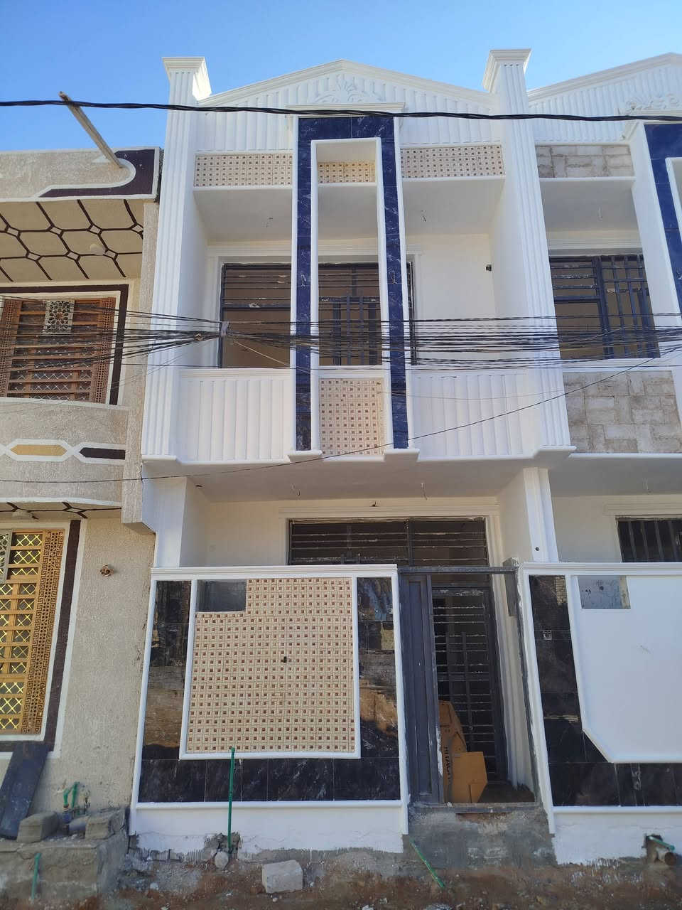 خلفة متفرغ حاليا ديكورات حديثة ولبخ وصبغ وتطعيم شغلي حلة كربلاء فقط باسعار مناسبة وهذا رقمي الحاب يتواصل يدلل ***********
