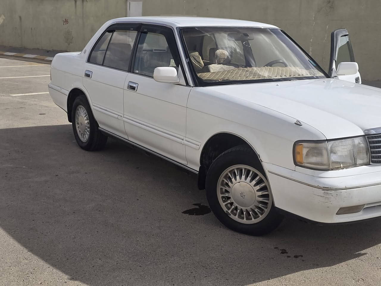السلام عليكم ورحمة الله وبركاته
للبيع Toyota Crown بلادي، ما محوّر، السيارة بحالة ممتازة ، مصبوغة عام فقط بدون أي حادث.
✔️ مكفولة فحص من الكص ونقل جثة
✔️ الأصوليات كاملة والتحويل بنفس اليوم
✔️ هزة وسنوية جديدة
✔️ رقم الأنبار مشروع وطني وباسمي
✔️ محرك 3000
✔️ منظومة التبريد كاملة جديدة من الكمبريسر إلى الراديتر
✔️ السيارة شوفة عين، نظيفة وبالواقع أحلى وأرتب
📍 مكان السيارة: صلاح الدين
💰 السعر:88 وبي مجال 
📞 للتواصل: ***********

