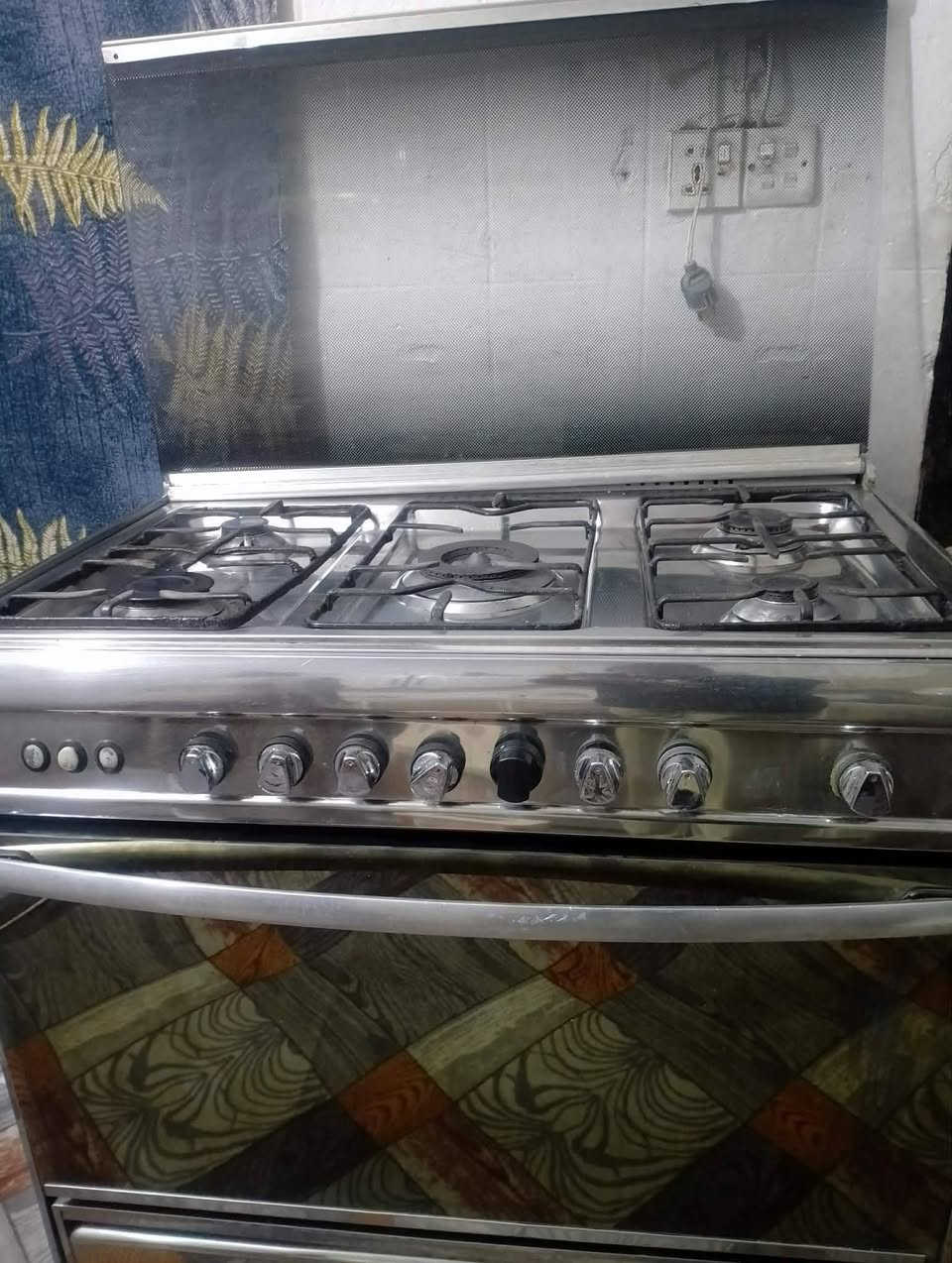 طباخ للبيع شغال فول سعر ٣٠٠ وبي مجال قليل ابو غرق الرغيله ***********
