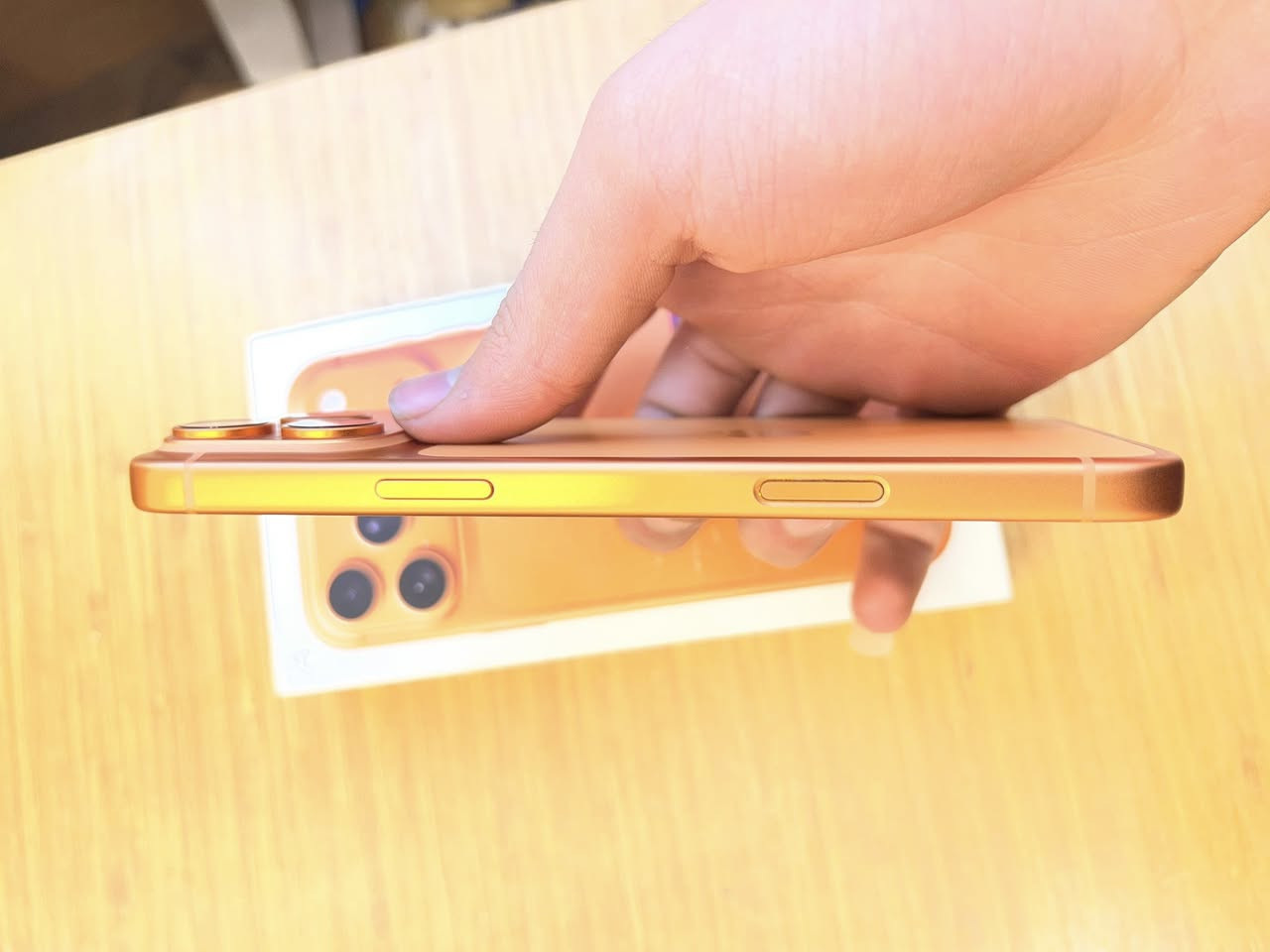 17 برو ماكس 256 باطارية 100 عدد الدورات 80 نسخت الايسم الياباني نضافة 100/100 سعر 1800 عنوان بغداد ساحت عدن ***********
