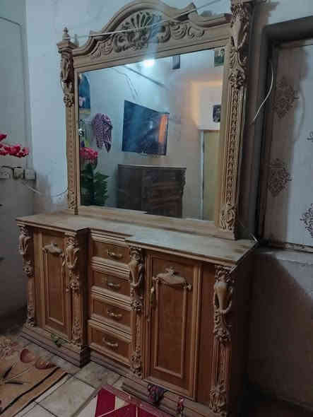 سلام عليكم غرفه فرعونيه ضخمه عراقي نظيفه 6 قطع مامصبوغه مكاني بغداد *********** بغذاد الكماليه
