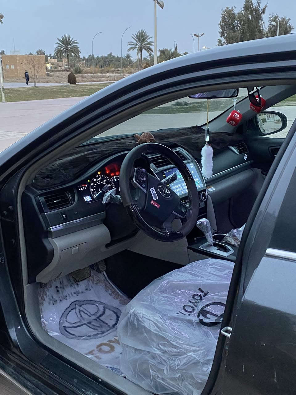 السلام عليكم 
كامري 2012 LE+ فتحة سقف
بيها صبغ باب خلف السايق وشويه جوه قبق البانزين
والباقي كفاله السياره جديده بمعنى الكلمه بلاديه🔥
ماشيه 143الف فقط
الك تحويل ماريد وكاله
اتصل وتدلل ***********
