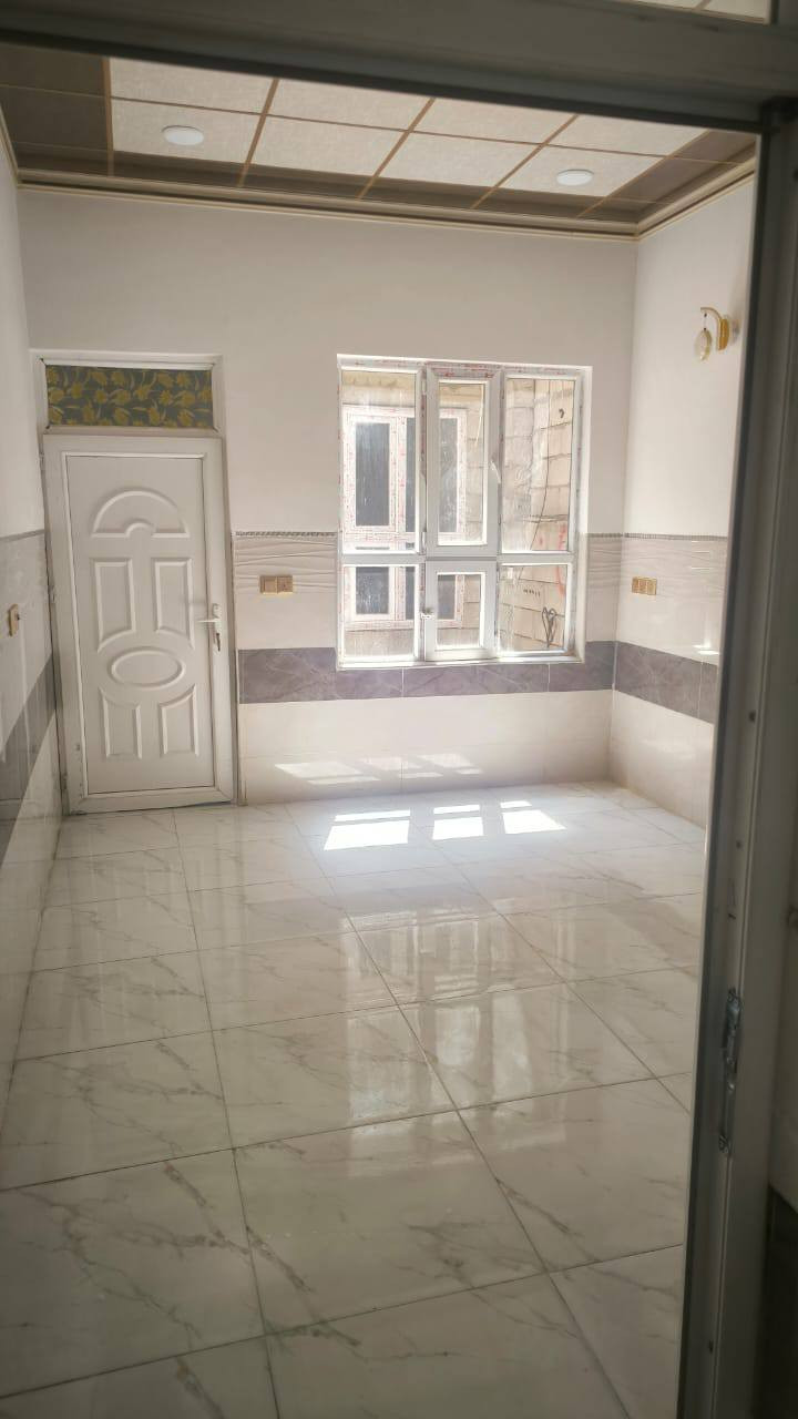 بيت للبيع العنوان القوسيات قرب المدرسه الصينيه 🏤المساحه 140متر خدمات كامله  ➡️سعر مناسب 🚪الاستفسار الاتصال على الرقم ***********🌹
***********🌹
