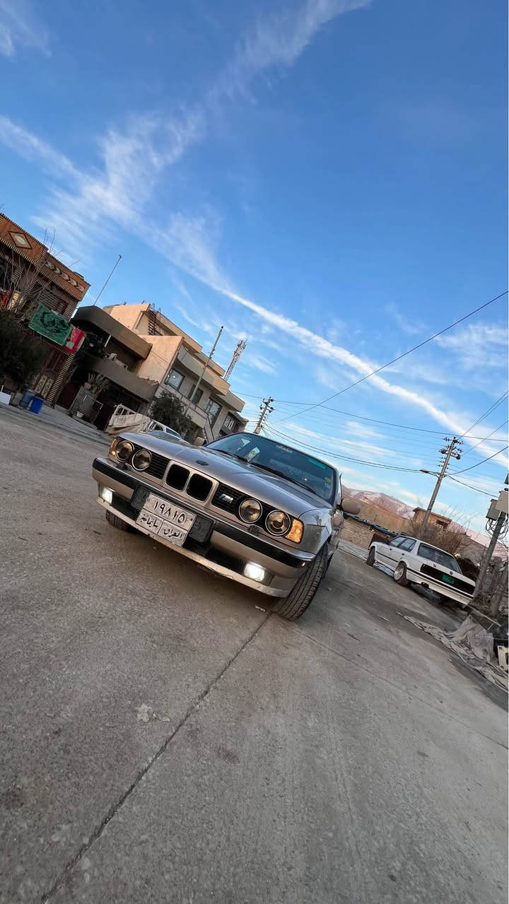 سڵاوی خوای گەورە لەهەموو لایەک. 
بی ئێم بۆ فرۆشتن مۆدێل (١٩٩١)  ٥٢٠ گێڕعادی مەرغوب بەنزین هەرناخوا بەشەری گێڕو مەکینە ئەکسل کامل هەموو گیانی بەشەرتی ١٠ وەستا 
سڵایت دوجام کارەبا شاشە کامێرە تاقمێ ویلی دوسایزی لەسەرە عادی نەرم کپ تونوتۆڵ بێدەعمو لێدراو گەرموو ساردی مەزبوتە کامل مەسرەفی کراوە ڕەقەم سلێمانی سەنەوی ساڵێکە بەسەر چووە  حیزام بۆیاخ نییە من بەحیزام ئەی فرۆشم سەقفی بۆیاخی نییە سعری (٤٧$) مامەڵەیەکی کەم گۆڕینەوە ناکەم تەنها فرۆشتن 
*********** السليمانية, العراق
