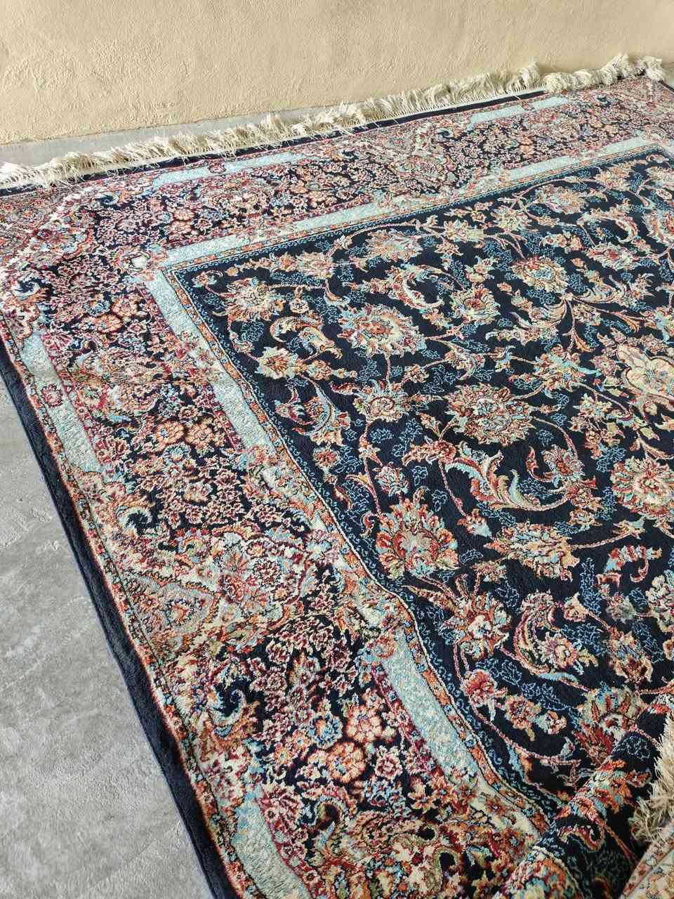 3دانە فه رشی ئێرانی 440شانە ی عه سڵی قیاسیان 3به4ن  یە ک ڕه نگن دانه ی 60هه زاره له کە لار کۆنە ***********
