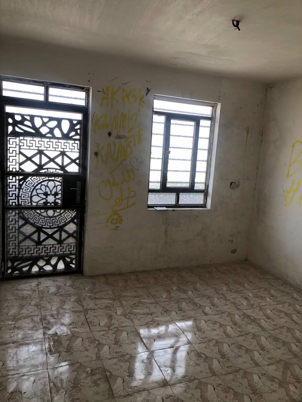 دار للإيجار يحتوي على غرفتين واستقبال 
العنوان :الشعب/العقاري الثانية
السعر:350 
للاستفسار:***********مكتب الظلال للعقار
