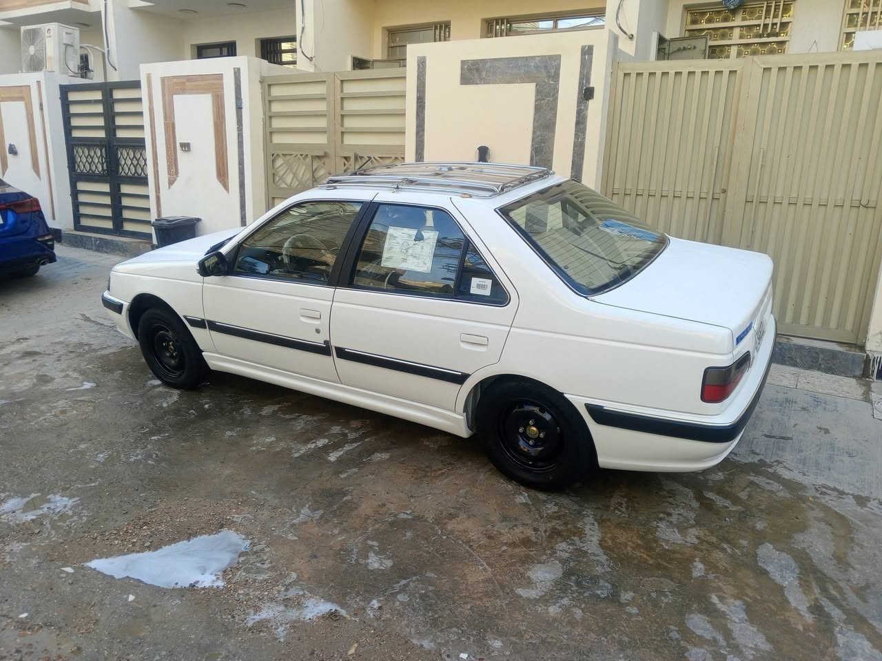 سلام عليكم 
بيجو بارص موديل 2025
ماشية 19 
بيهه 10رصعات بل صندوك وبل بنيد 
وحده بل قماره خفيفات كلش
عنوان سيارة بغداد الامين
بسمي حره 
مدوشمه ارضيه وصندوك وسفاري 
وضع شركه سيارة معروضه 85وبيهه مجال 
***********
