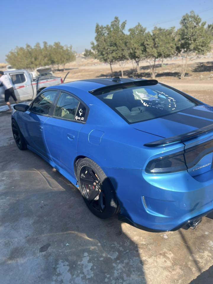 السلام عليكم للبيع جارجر 2016 اصل 6400 شاديلهه محرك 5700 بدون خادث سرقه بجم فقط بدون اي قطعه تبديل رقم اربيل تحويل او وكالة بأي وقت معروفه المواصفات سياره جديده مراوس ب اوباما حسب القناعه ***********
