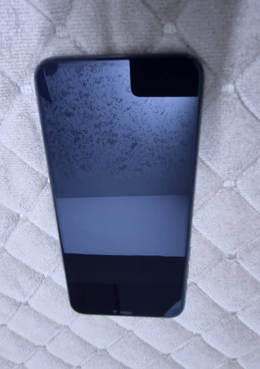 ايفون 11 برو ماكس نظيف جدا
للبيع مبدل شاشة وبطارية اصليه وع الفحص
بصمة وجه متوقفة
الذاكرة 64
بطارية 86
السعر (245 الف)
بغداد/مدينة الصدر/***********
