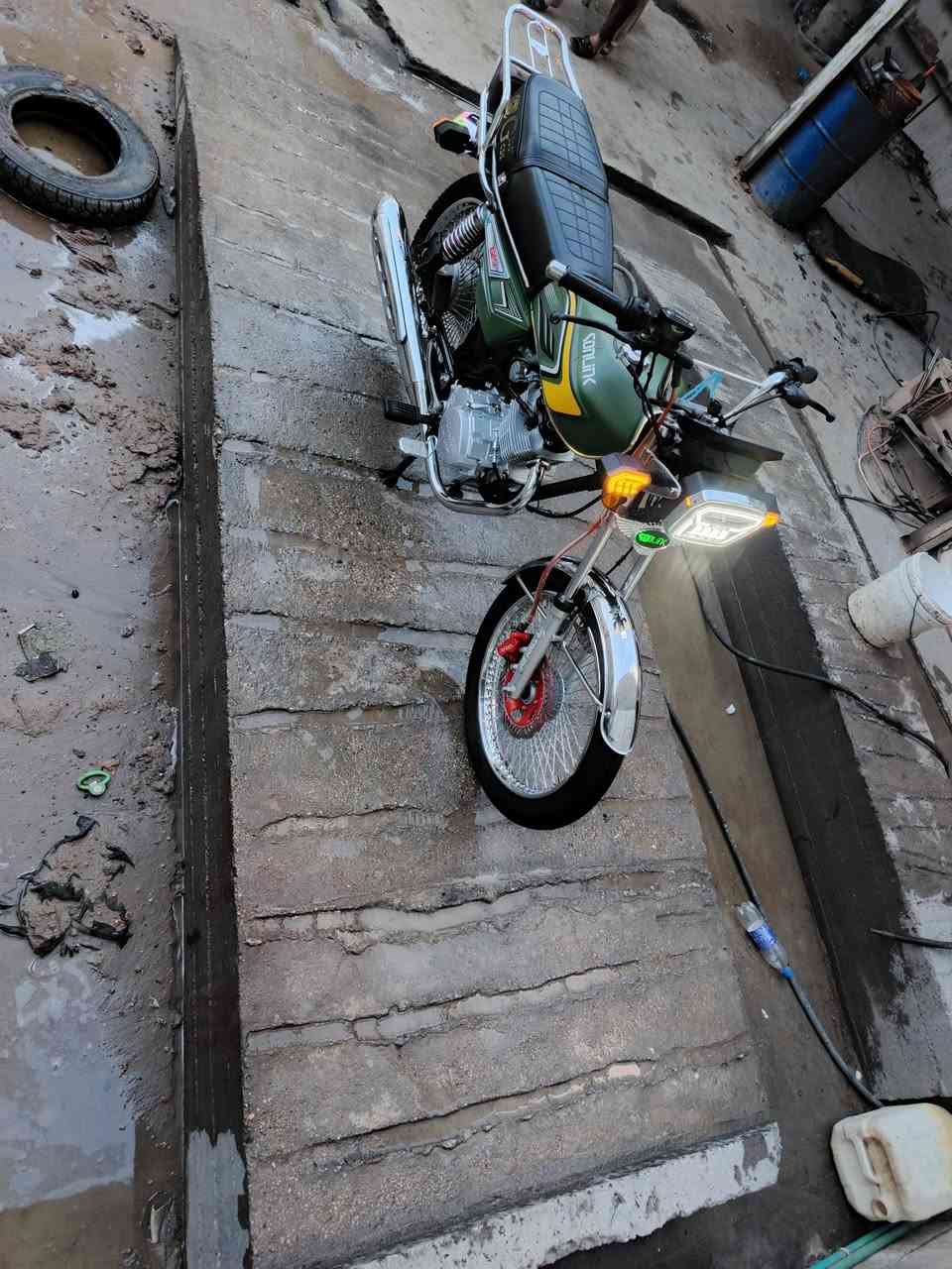 .السلام عليكم . تايكر مديل 25الدراجه جديده السعر700وبيه مجال بصيط العنوان حله قرب كراج الموحد الهاتف ‏‪***********‬‏
