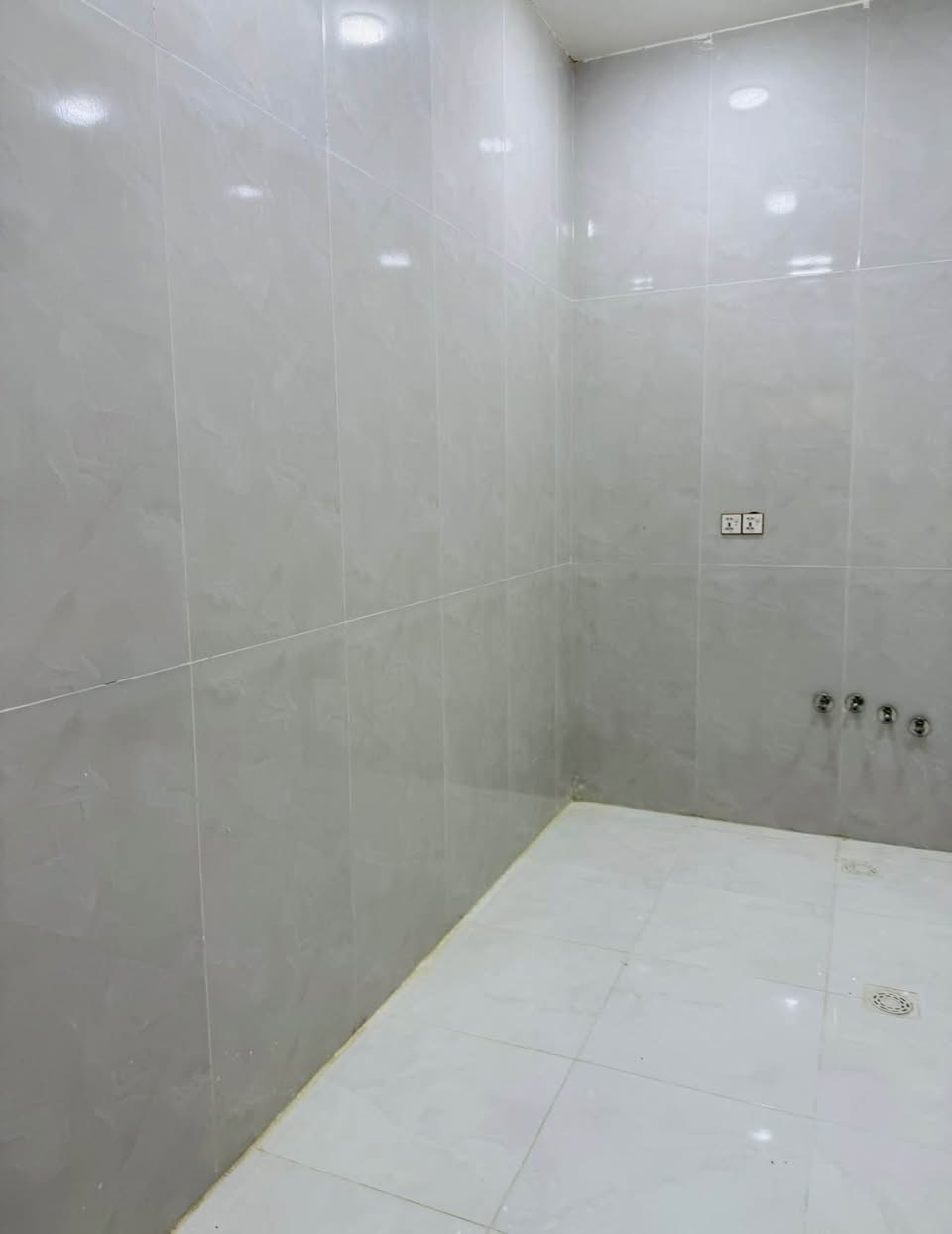 دار ايجار 100 متر مربعه حي الوفاء غرفه وصاله ومطبخ واستقبال جديد فول مواصفات للاستفسار واتساب فقط
*********** النجف, العراق
