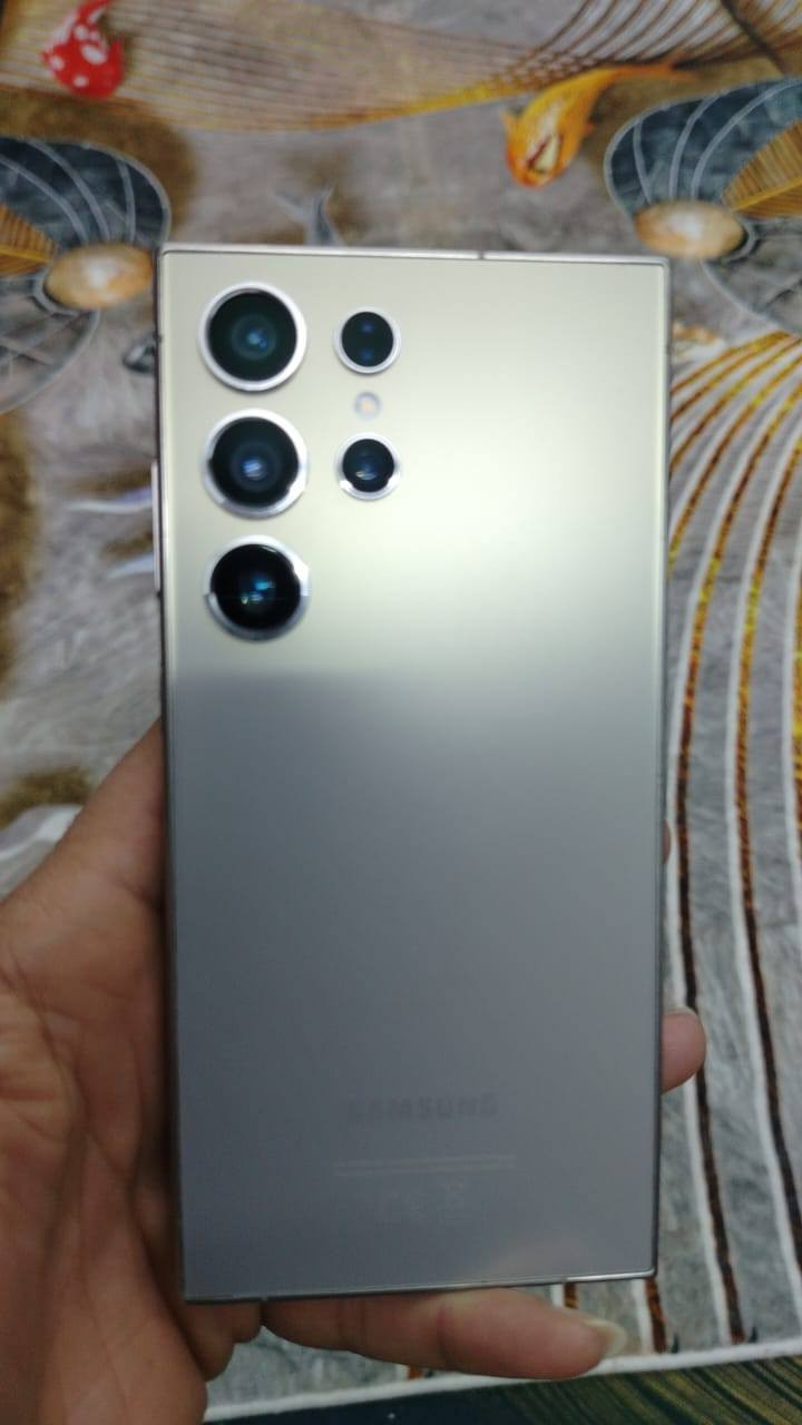 اس 24 الترا ذاكرة 256 شرق اوسط دبل خط مكفول من كلشي حتى من الشخط نضيف  جدا كامل ملحقات كارتونه وكيبل ولزكة كفرات ٢ مكان بغداد سعر ٩٠٠ قفل ***********
