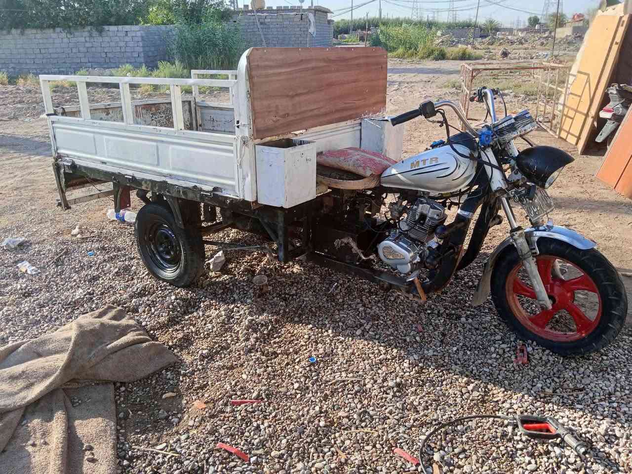 سلام عليكم ستوته  مرقمه بيهه سنويه البيع كامله مكمله من ايدك الشارع وياهه محجر سعر  900 وبيها مجال شراي يتصل ع رقم***********

